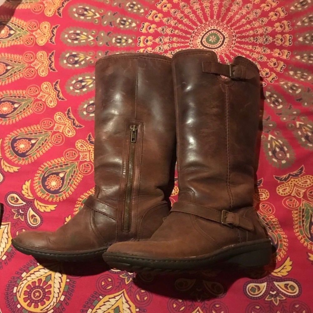 Brown leather ugg boots